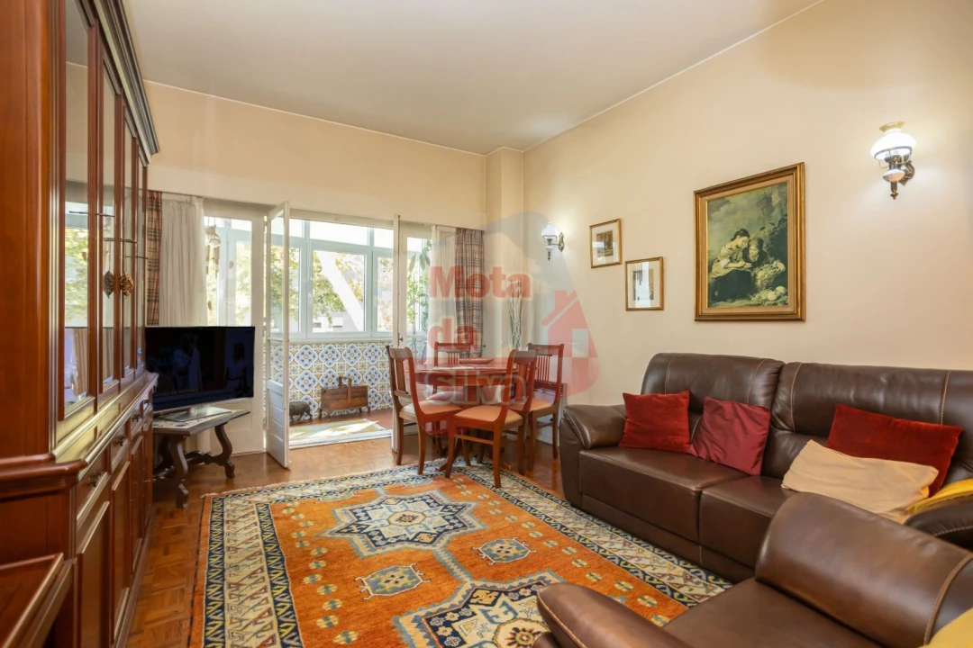 Apartamento T3 para Venda em Benfica Foto 3