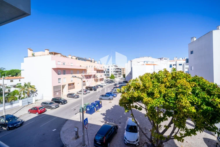 Apartamento T2 para Venda em Costa da Caparica Foto 27