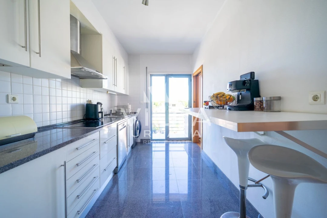 Apartamento T2 para Venda em Costa da Caparica Foto 20