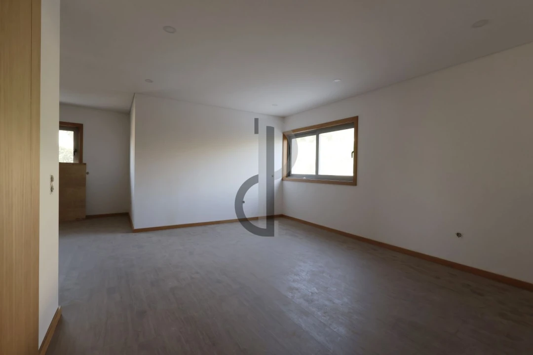 Apartamento T2 para Venda em Nogueira da Regedoura Foto 2