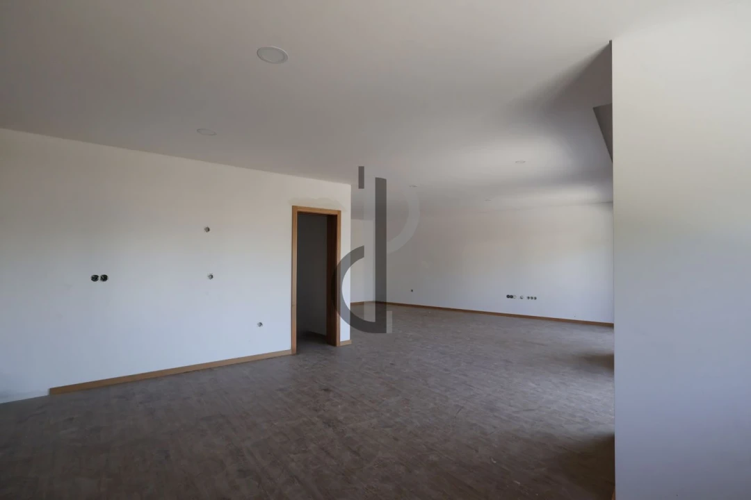 Apartamento T3 para Venda em Nogueira da Regedoura Foto 4
