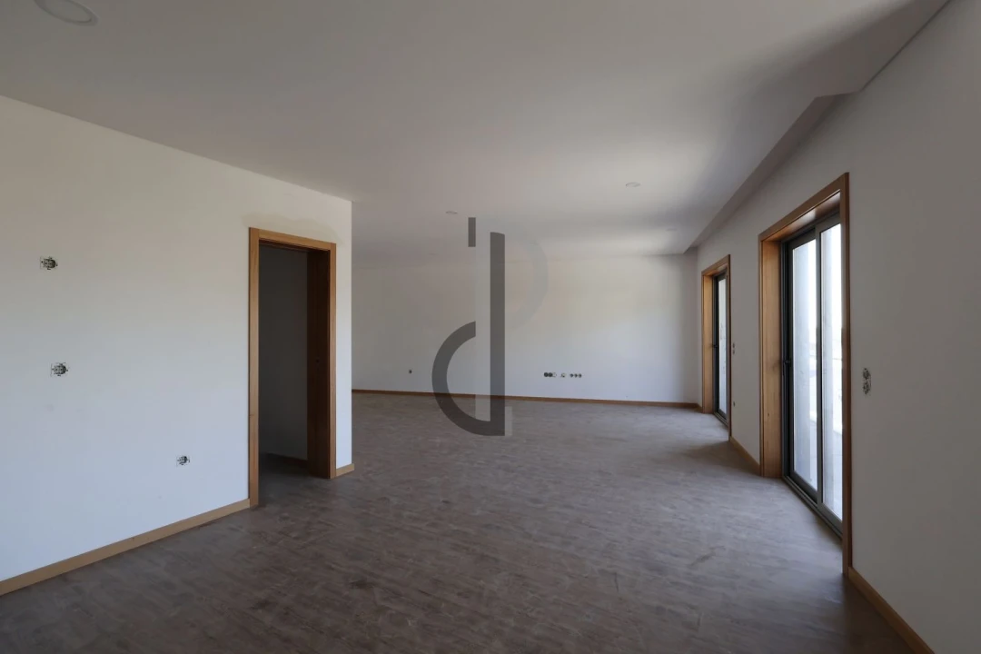 Apartamento T3 para Venda em Nogueira da Regedoura Foto 3