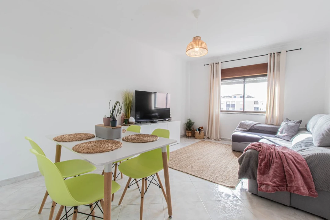 Apartamento T2 para Arrendamento em Cacém e São Marcos Foto 1