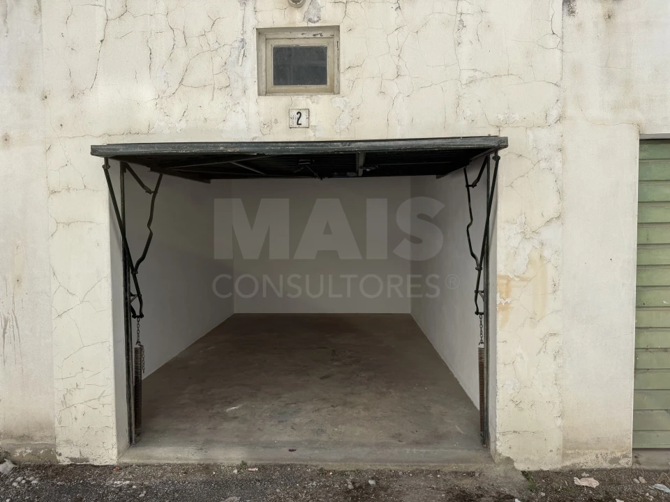Garagem para Venda em Bombarral e Vale Covo Foto 1