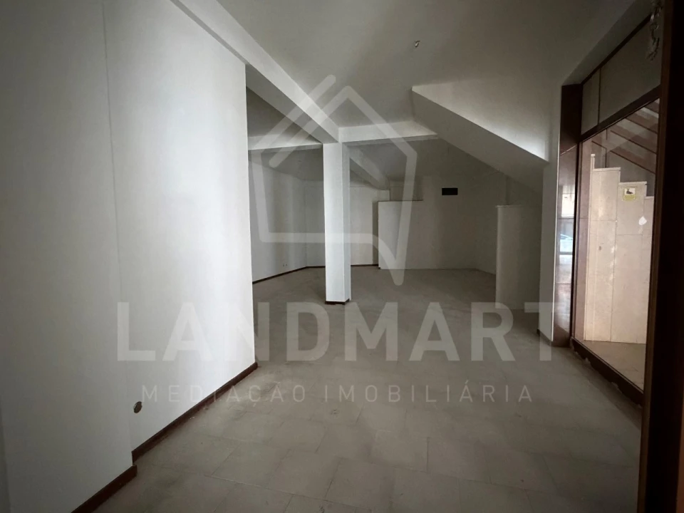 Loja para Arrendamento em Benedita Foto 2