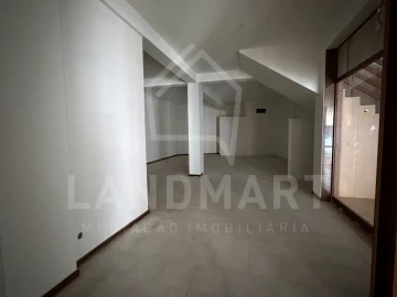Loja para Arrendamento em Benedita