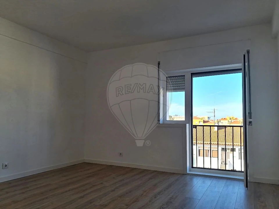Apartamento T2 para Arrendamento em Almeirim Foto 5