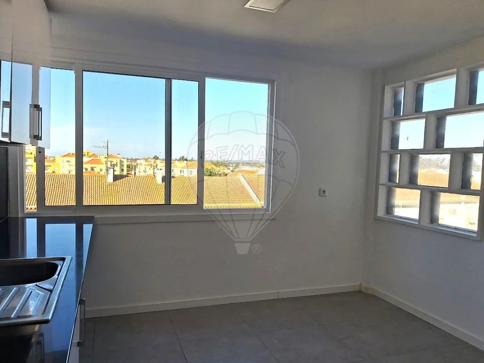 Apartamento T2 para Arrendamento em Almeirim Foto 12