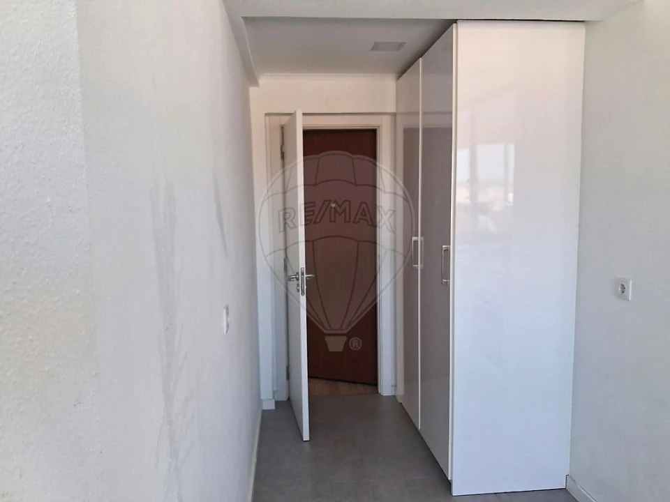 Apartamento T2 para Arrendamento em Almeirim Foto 9