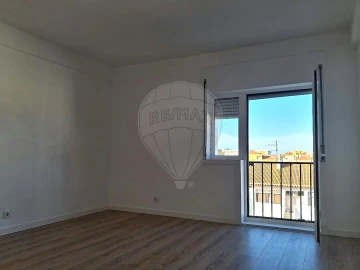 Apartamento T2 para Arrendamento em Almeirim