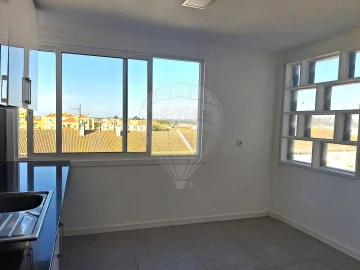 Apartamento T2 para Arrendamento em Almeirim