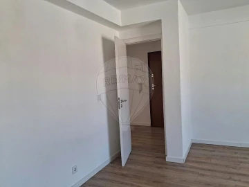 Apartamento T2 para Arrendamento em Almeirim