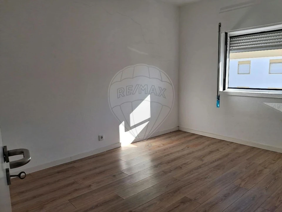 Apartamento T2 para Arrendamento em Almeirim Foto 8