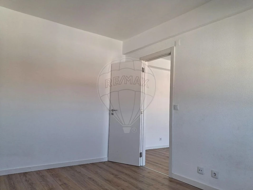 Apartamento T2 para Arrendamento em Almeirim Foto 3