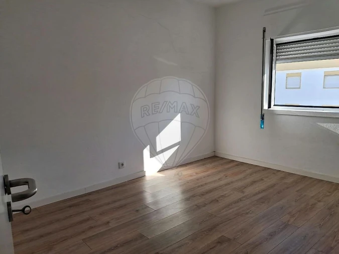 Apartamento T2 para Arrendamento em Almeirim Foto 8