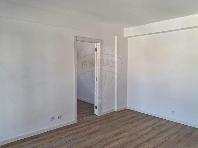 Apartamento T2 para Arrendamento em Almeirim Foto 13