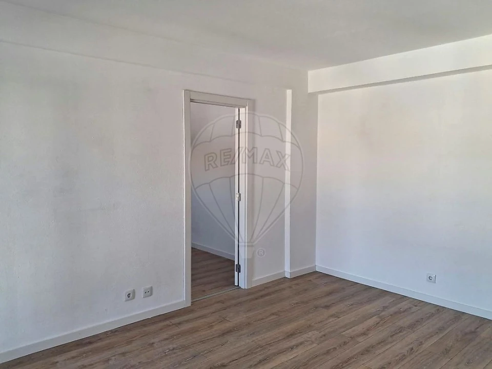 Apartamento T2 para Arrendamento em Almeirim Foto 13