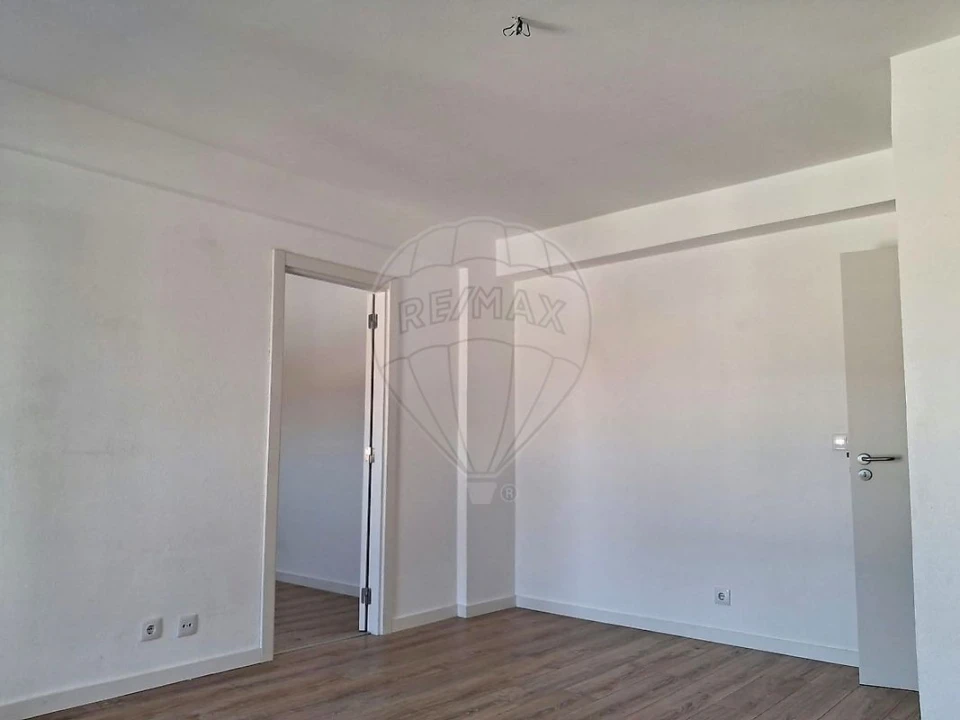 Apartamento T2 para Arrendamento em Almeirim Foto 6