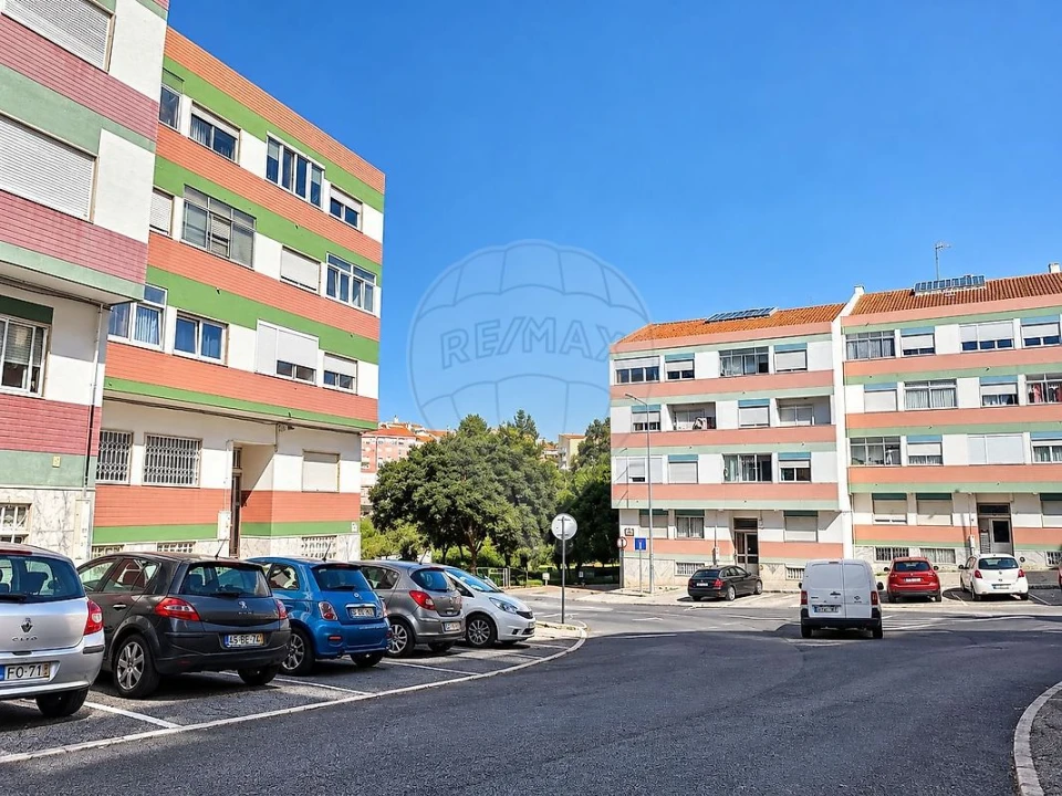 Apartamento T2 para Venda em Rio de Mouro Foto 4