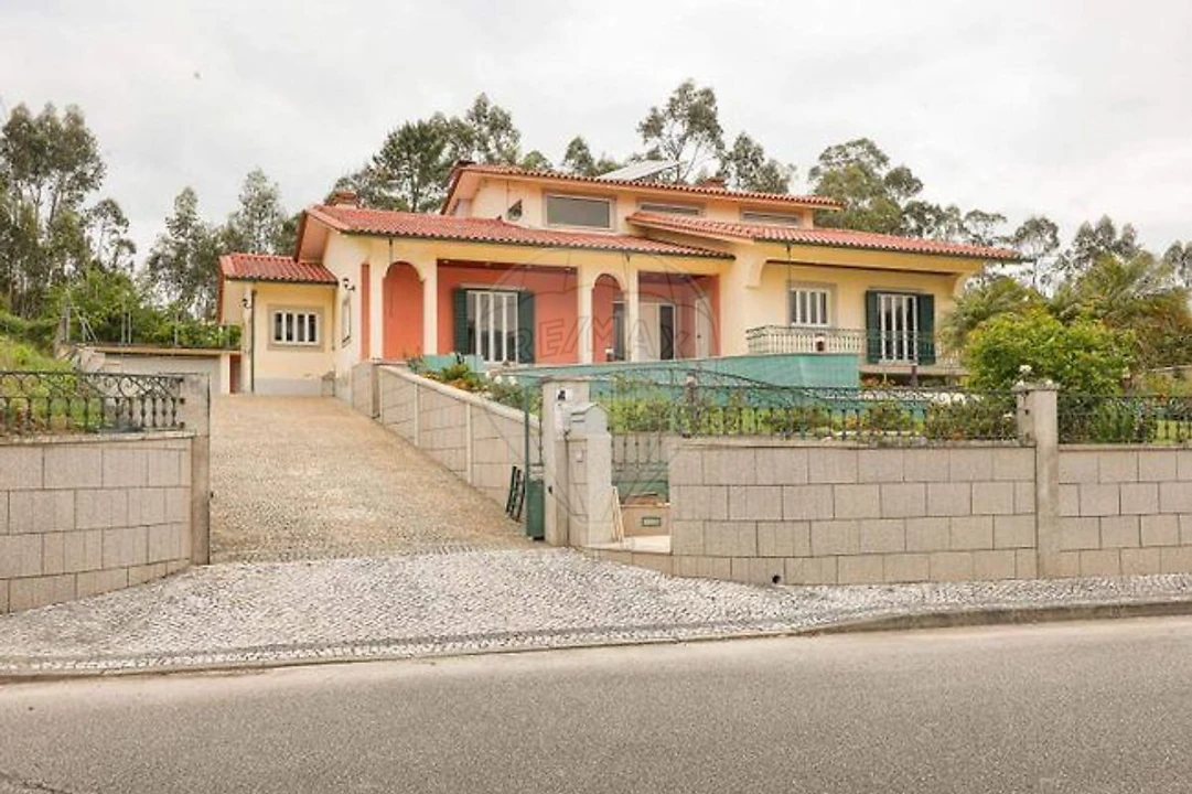 Moradia T3 para Venda em Pinheiro da Bemposta, Travanca e Palmaz Foto 1