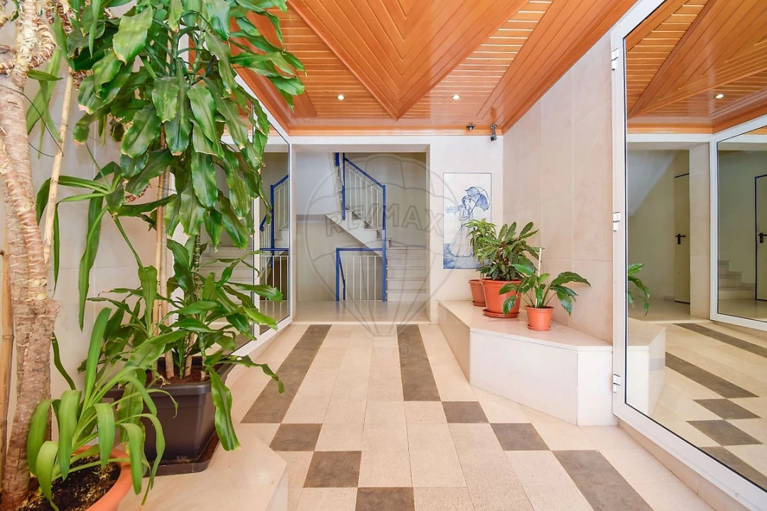 Apartamento T1 para Venda em Massamá e Monte Abraão Foto 29
