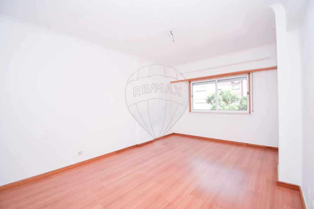 Apartamento T1 para Venda em Massamá e Monte Abraão Foto 9