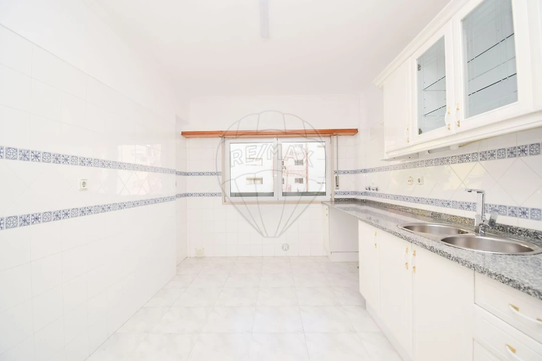 Apartamento T1 para Venda em Massamá e Monte Abraão Foto 20