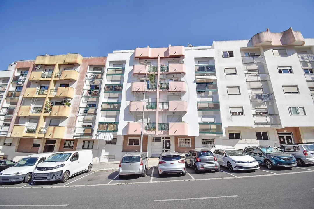 Apartamento T1 para Venda em Massamá e Monte Abraão Foto 30