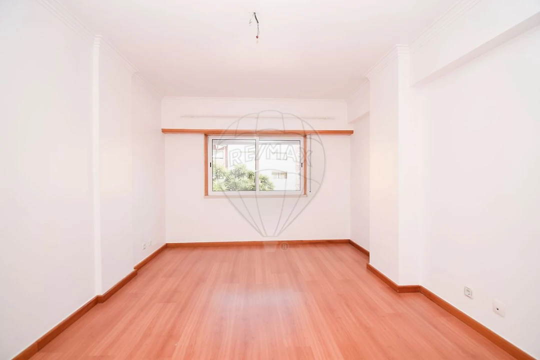 Apartamento T1 para Venda em Massamá e Monte Abraão Foto 11