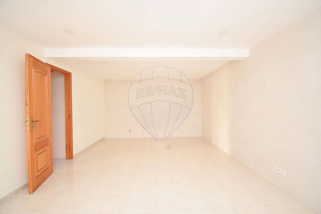 Apartamento T1 para Venda em Massamá e Monte Abraão Foto 6