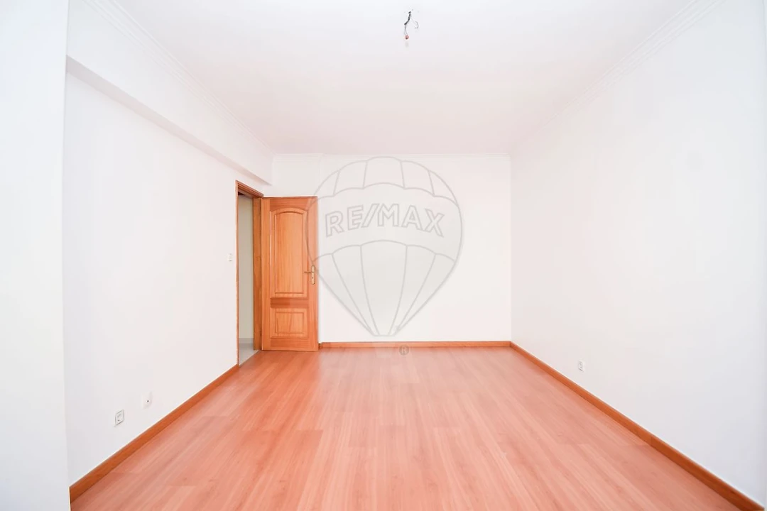 Apartamento T1 para Venda em Massamá e Monte Abraão Foto 14