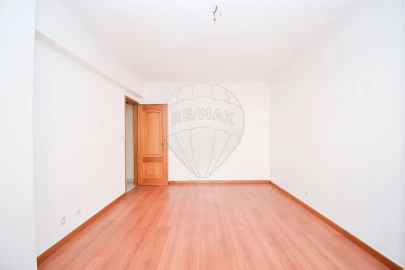 Apartamento T1 para Venda em Massamá e Monte Abraão