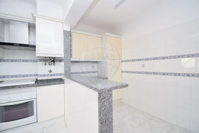 Apartamento T1 para Venda em Massamá e Monte Abraão