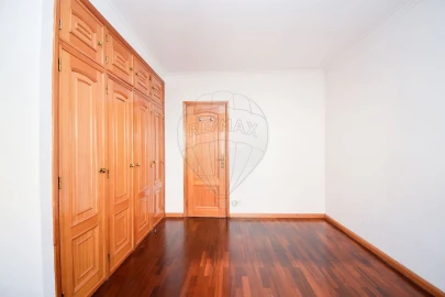 Apartamento T1 para Venda em Massamá e Monte Abraão