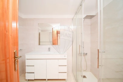 Apartamento T1 para Venda em Massamá e Monte Abraão