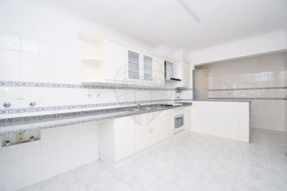 Apartamento T1 para Venda em Massamá e Monte Abraão
