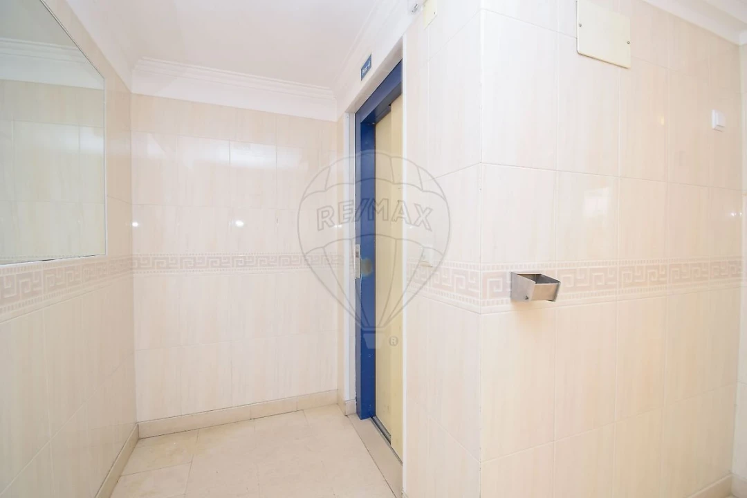 Apartamento T1 para Venda em Massamá e Monte Abraão Foto 27