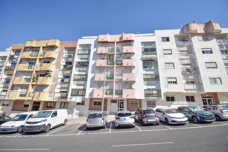 Apartamento T1 para Venda em Massamá e Monte Abraão Foto 30