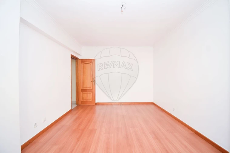 Apartamento T1 para Venda em Massamá e Monte Abraão Foto 14
