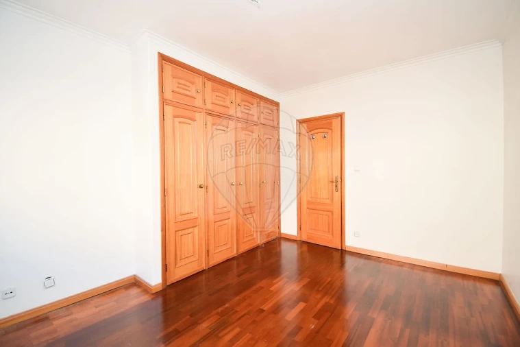 Apartamento T1 para Venda em Massamá e Monte Abraão Foto 18