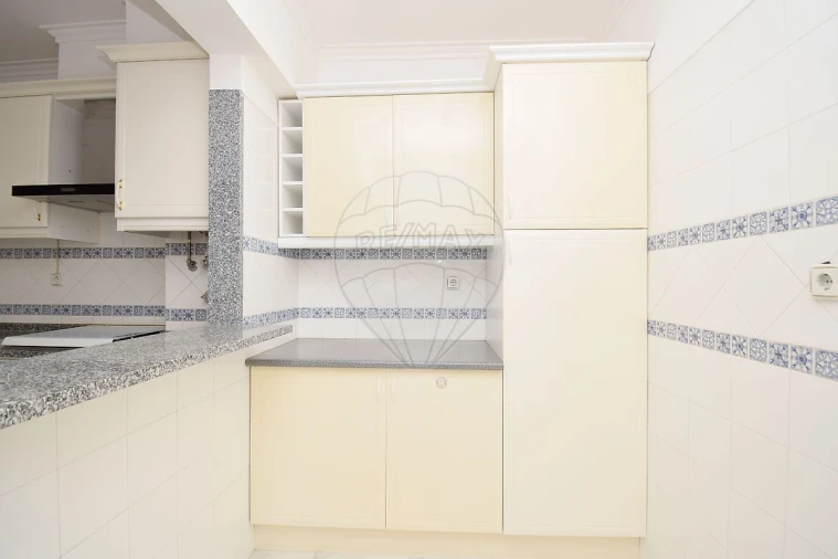 Apartamento T1 para Venda em Massamá e Monte Abraão Foto 22