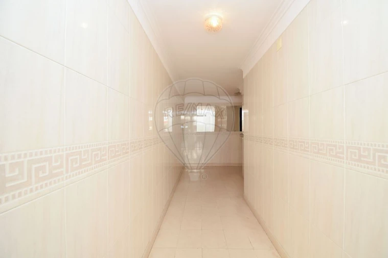 Apartamento T1 para Venda em Massamá e Monte Abraão Foto 26