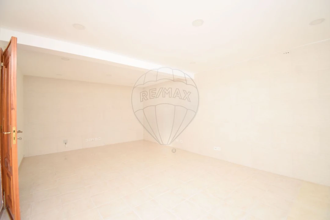 Apartamento T1 para Venda em Massamá e Monte Abraão Foto 1