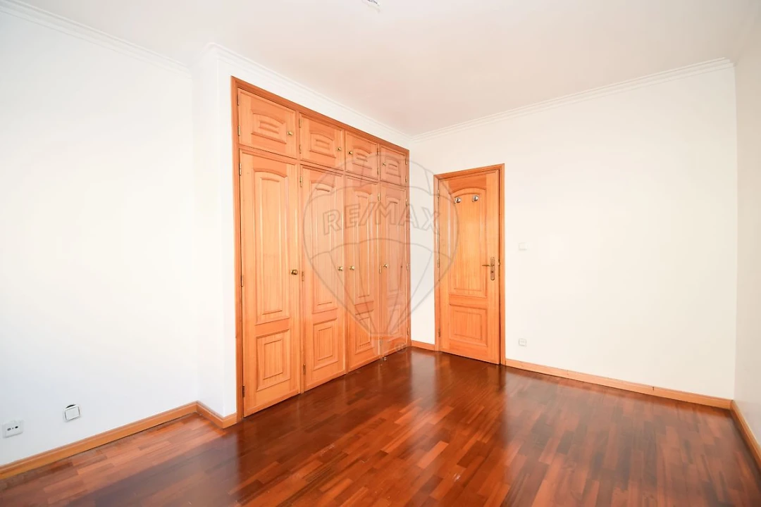 Apartamento T1 para Venda em Massamá e Monte Abraão Foto 18