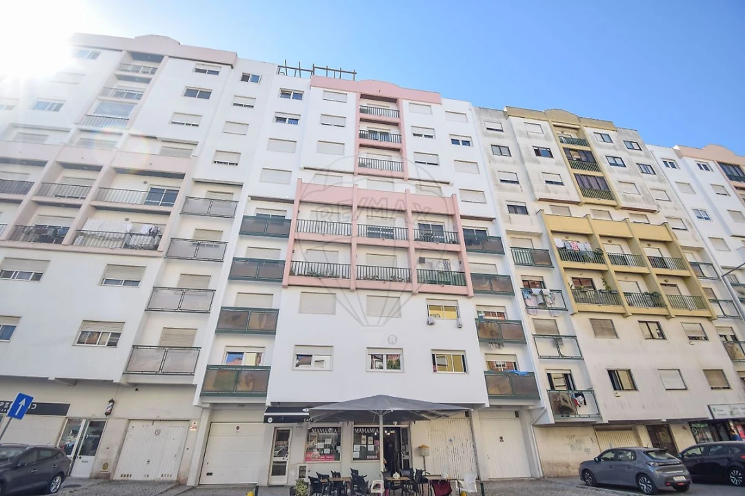 Apartamento T1 para Venda em Massamá e Monte Abraão Foto 28