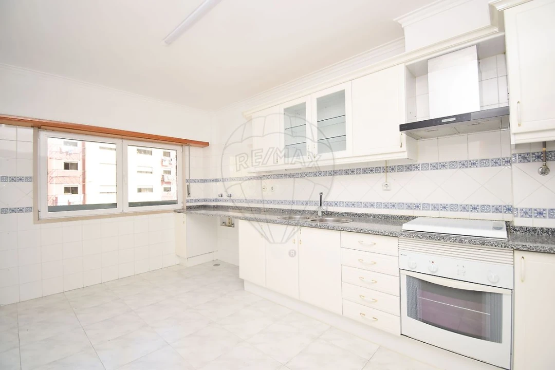 Apartamento T1 para Venda em Massamá e Monte Abraão Foto 19
