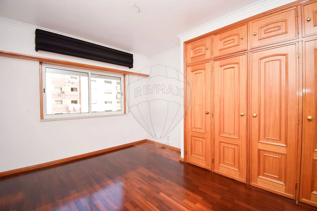 Apartamento T1 para Venda em Massamá e Monte Abraão Foto 16
