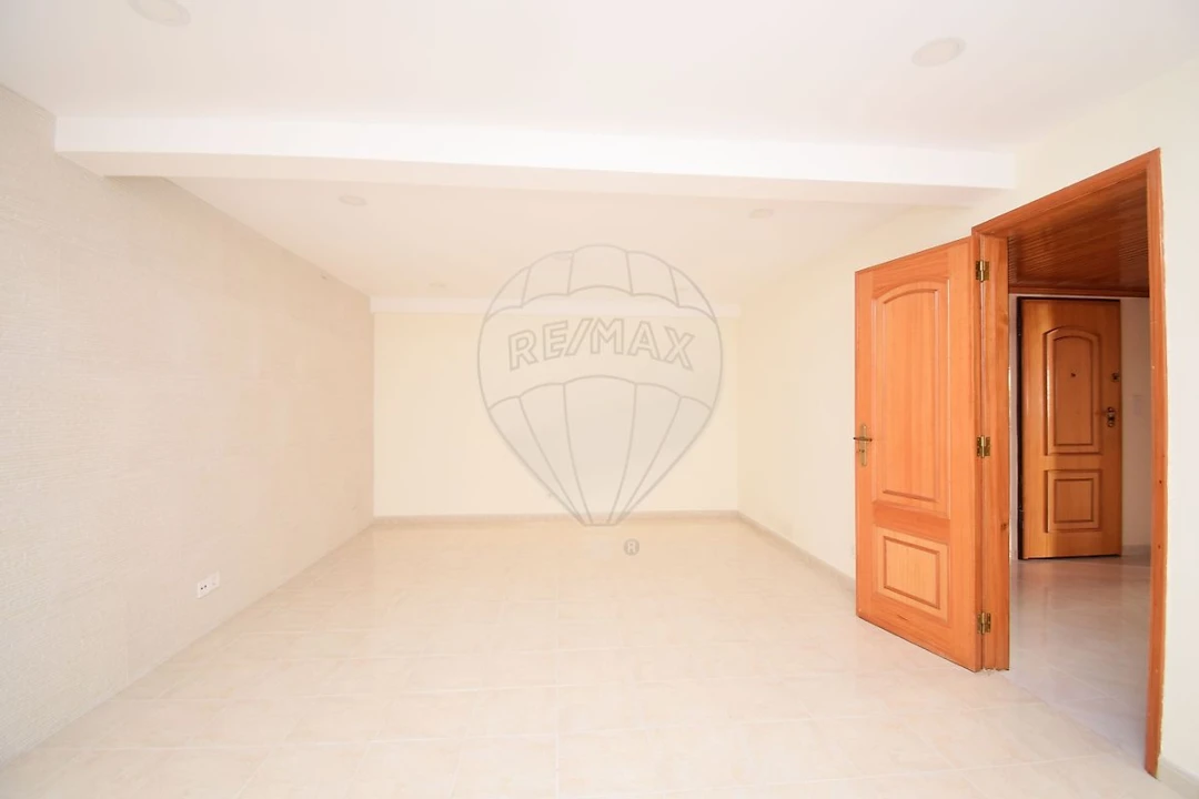 Apartamento T1 para Venda em Massamá e Monte Abraão Foto 7