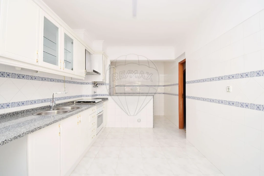 Apartamento T1 para Venda em Massamá e Monte Abraão Foto 21