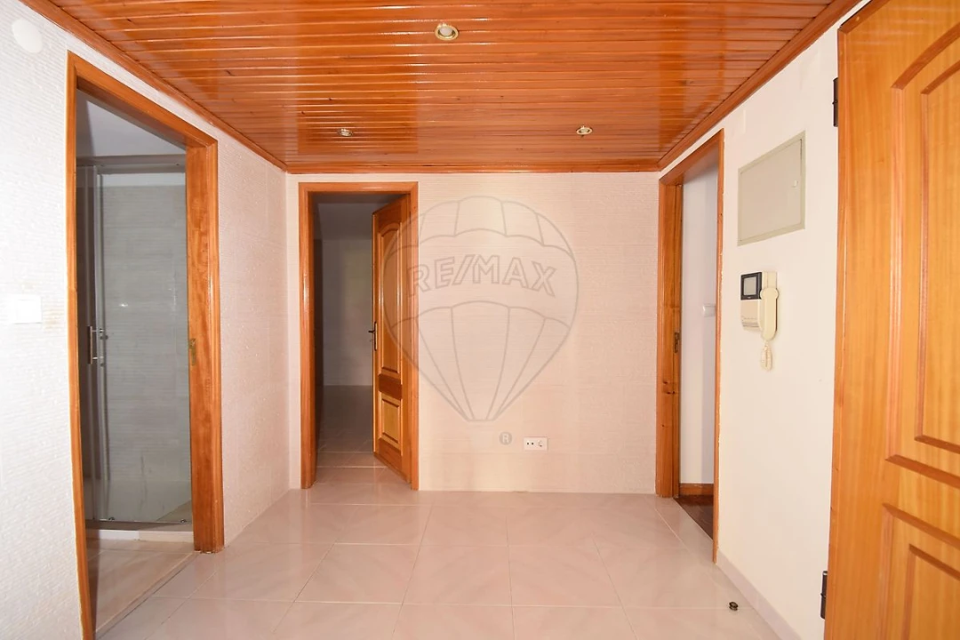 Apartamento T1 para Venda em Massamá e Monte Abraão Foto 2